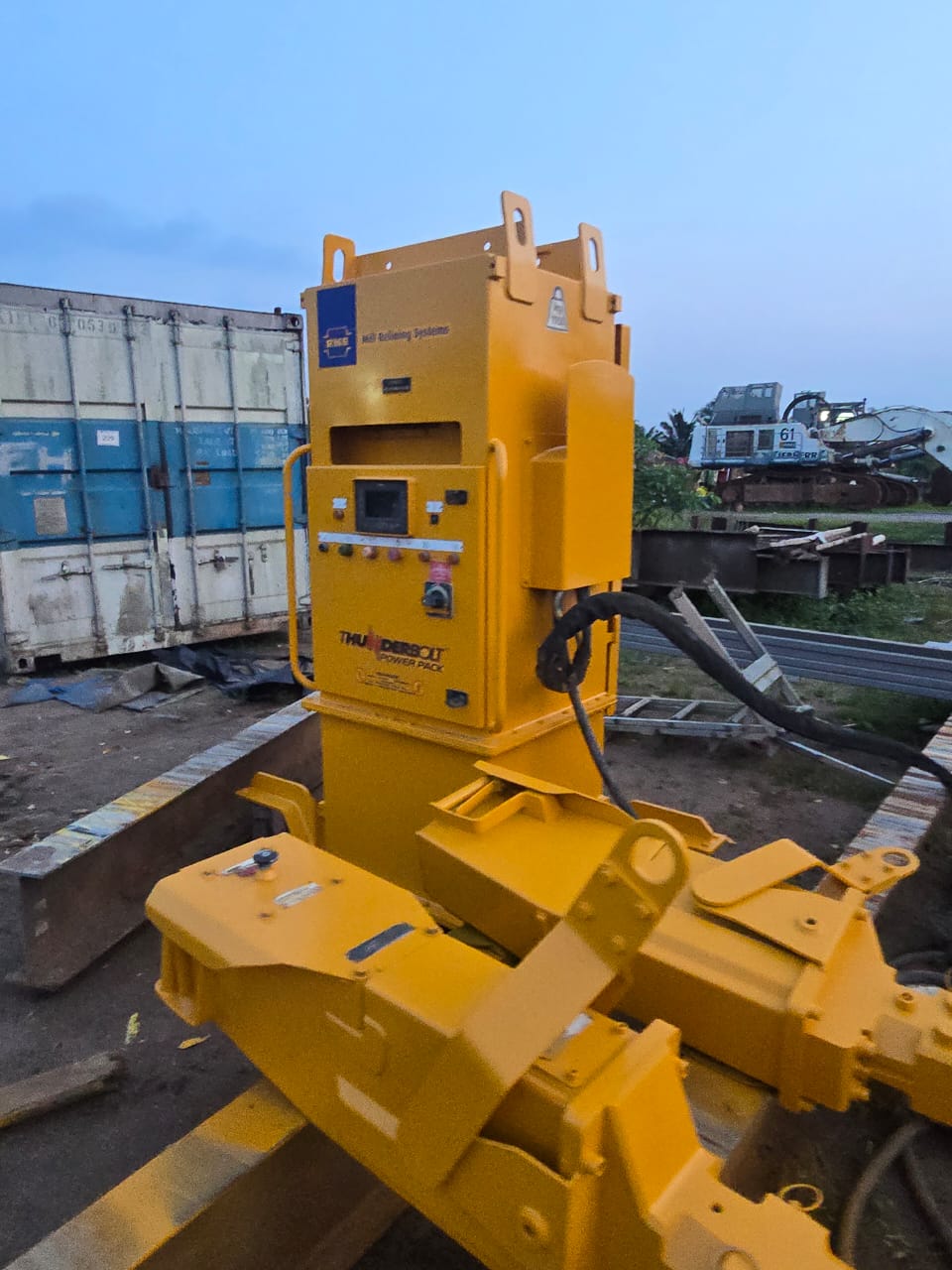 Thunderbolt Style Hydraulic Bolt Hammer